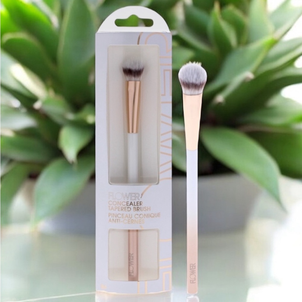 Tapered Concealer Brush by Flower Beauty